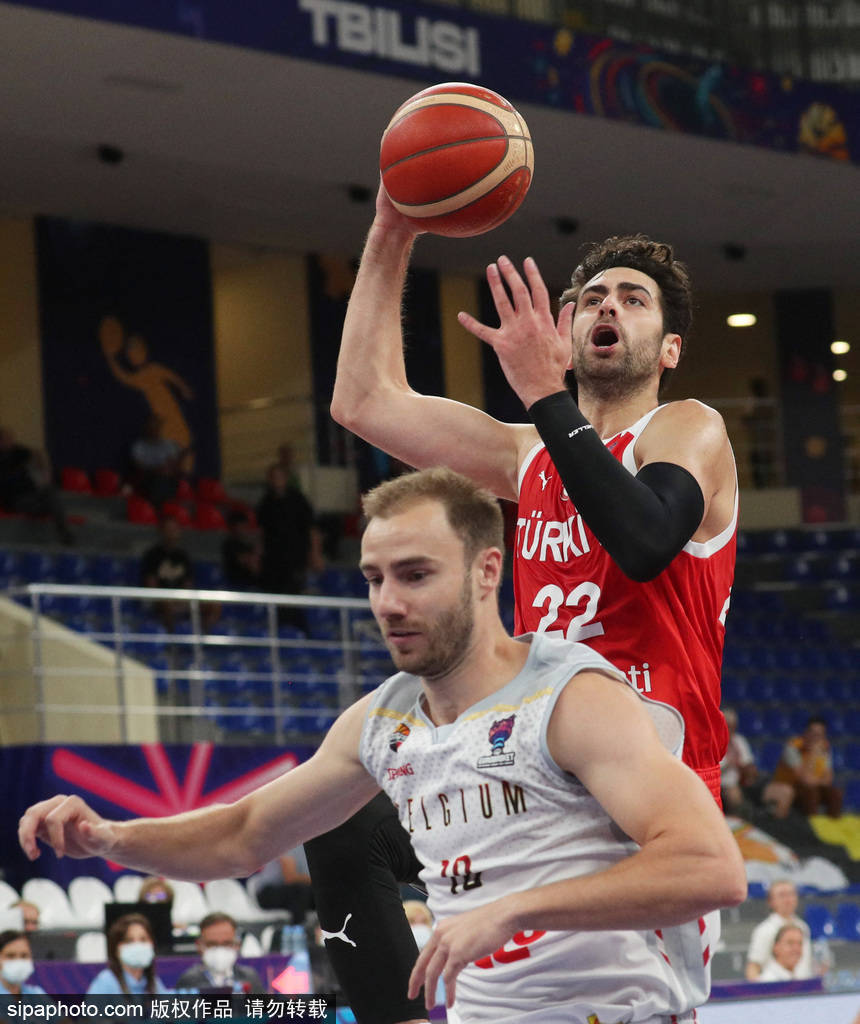 包含NBA常规赛赛程吃紧；上海申花国际比赛日更衣室发声；悬念犹存；临场指挥获称赞的词条-开云娱乐官网